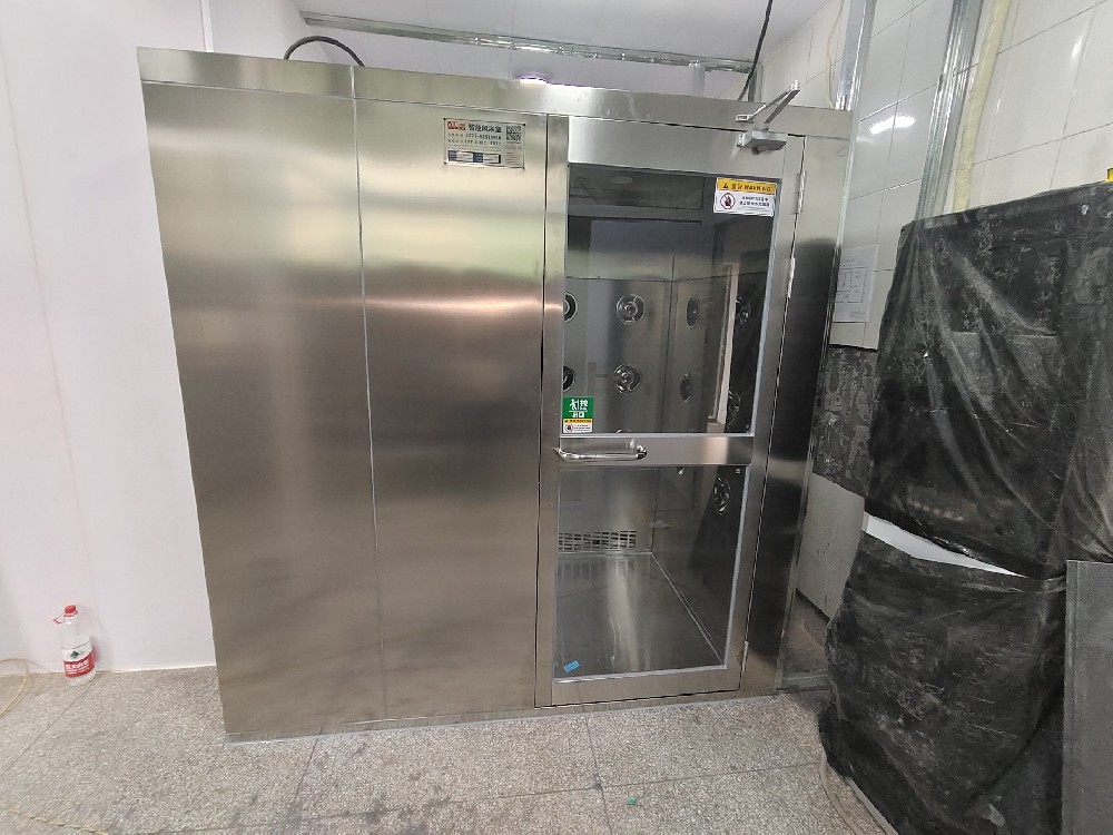 風(fēng)淋室凈化設(shè)備生產(chǎn)廠(chǎng)家可以生產(chǎn)轉(zhuǎn)角風(fēng)淋室嗎？